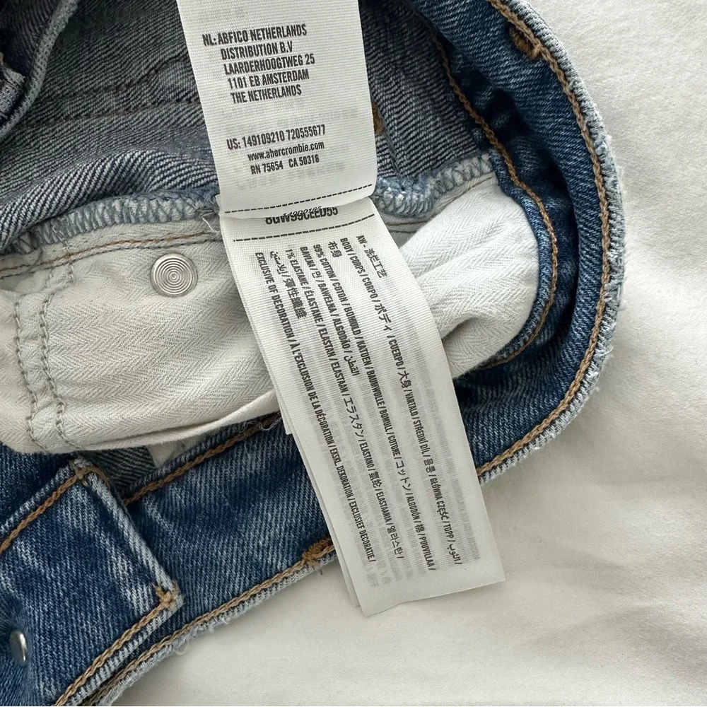 EUC Abercrombie High Rise Cutoff 90s Short - Medium Distressed Denim Wash - Picture 4 of 4